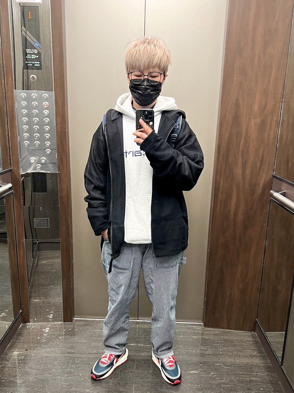 「Carhartt WIPのCarhartt WIP/カーハートダブリューアイピー HOODED CARHARTT SWEATSHIRT プルオーバー ルーズシルエット I030547（パーカー、ホワイト系）」を使った、Charming Hsiaoさん（メンズ・165cm）の冬コーディネートの1枚目の写真