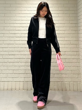 「adidas（アディダス）のアイテム（ジャケット/アウター）」を使った、リンさん（レディース・159cm）の冬コーディネート