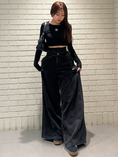 エッセンシャルズ リブ クロップ 長袖Tシャツ / ロンT / アディダス