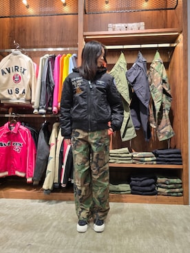 「アイテム（MA-1）」を使った、Kristenさん（レディース・171cm）の秋コーディネート