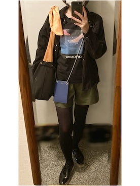 「LIVE」｜「アイテム（PC・スマホグッズ/家電）」を使った、megmemegmeさん（レディース・162cm）の秋コーディネート