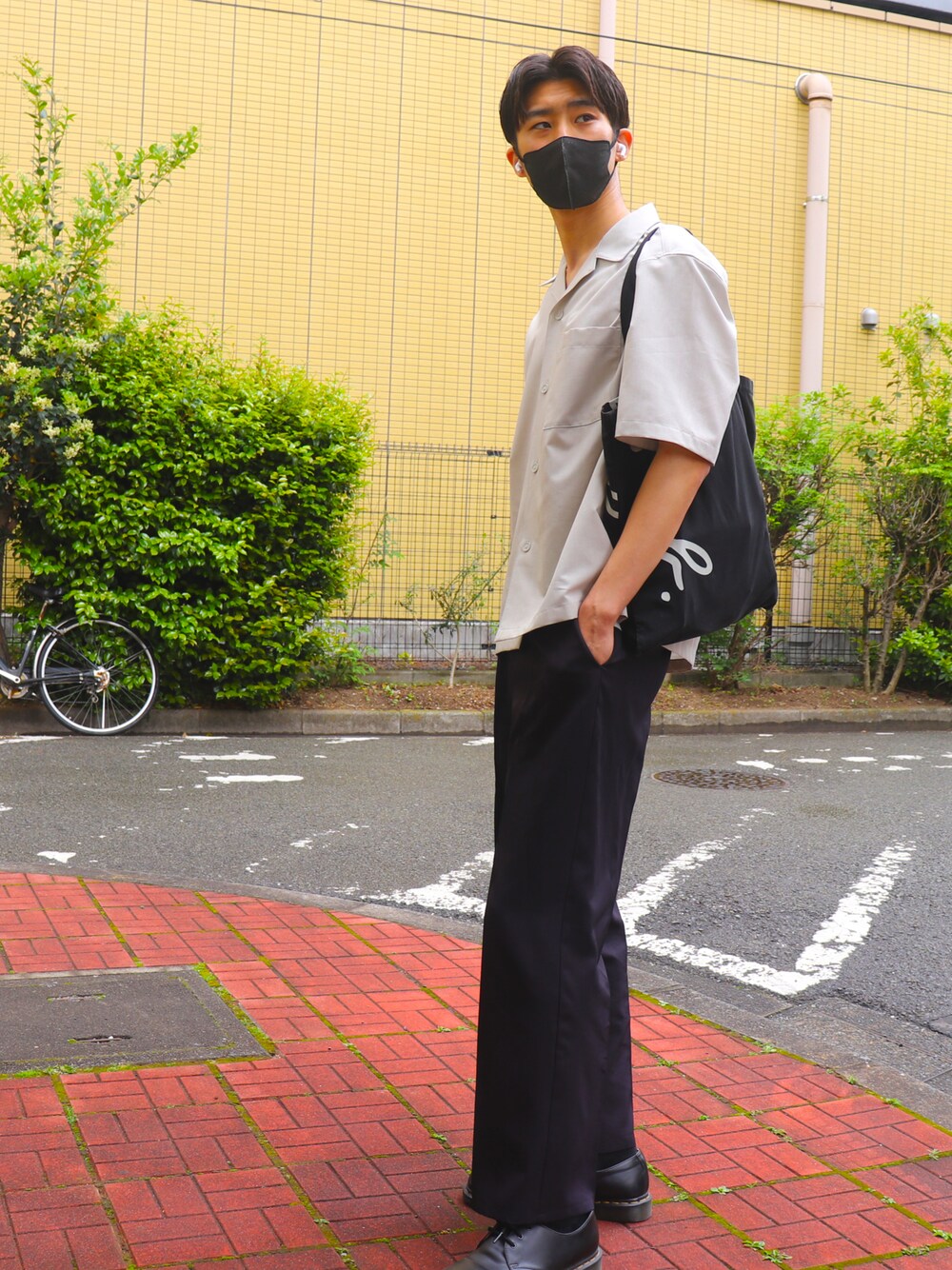 「シンプル、夏、いいね、save、フォローお願いします🤑、カジュアル」｜「Dr. Martensのアイテム（ローファー、ブラック系）」を使った、yusuke0822さん（メンズ・184cm）の春コーディネートの1枚目の写真