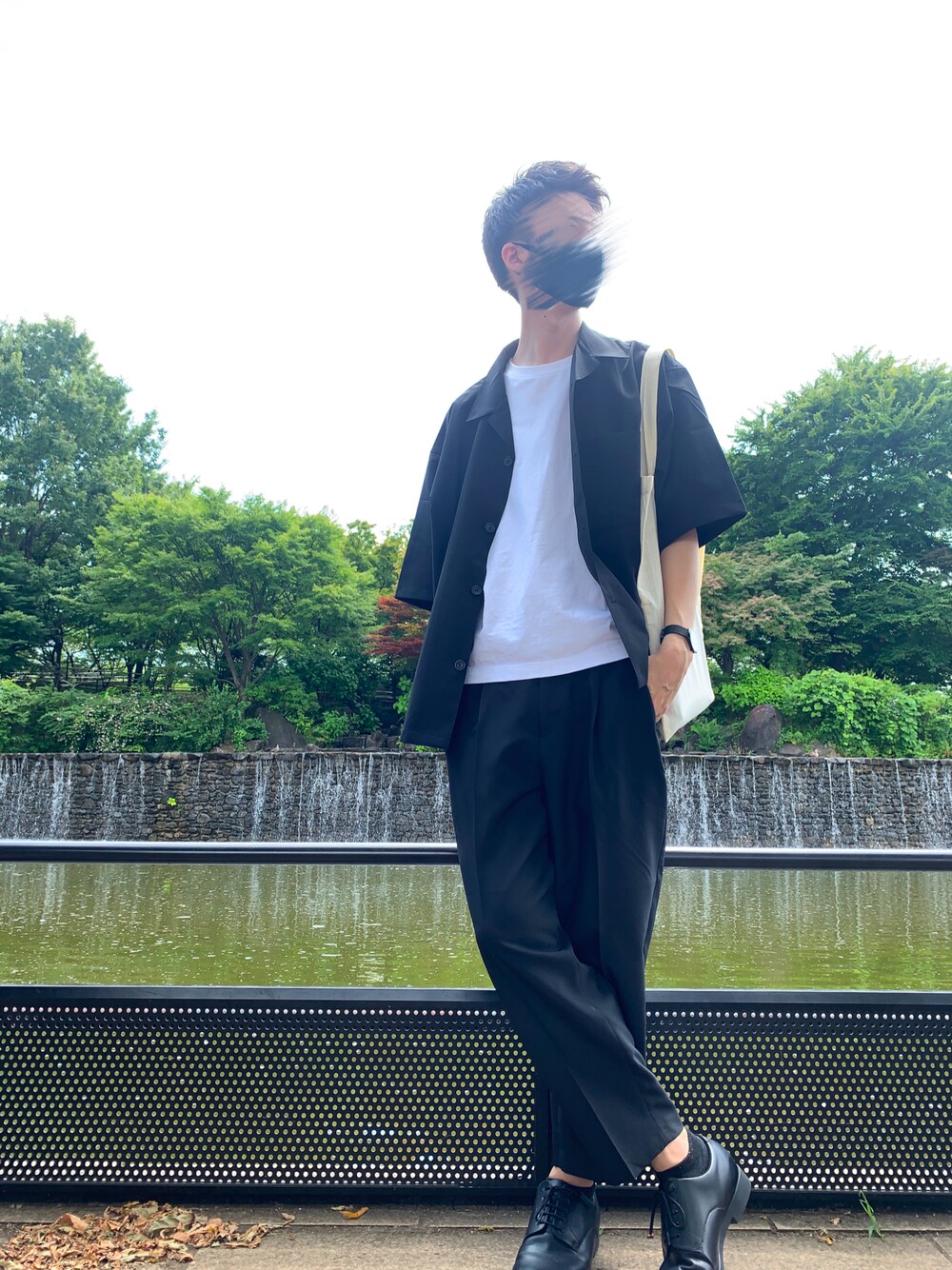 「UNIQLOのアイテム（ローファー、ブラック系）」を使った、yusuke0822さん（メンズ・184cm）の夏コーディネートの1枚目の写真