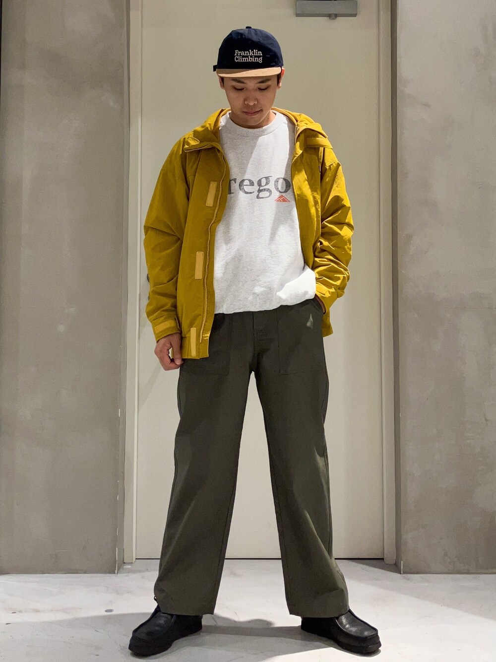 「ジャケットスタイル、ベージュ、お出かけコーデ、アウトドアスタイル、スウェット、ワイドパンツ、休日スタイル、キャップ、ストリート、オトナカジュアル、ビックシルエット、革靴、おでかけコーデ、ゆるコーデ、メンズファッション」｜「Franklin Climbingの【Franklin Climbing】バイカラーCAP（キャップ、ブルー系）」を使った、しょーへーさん（メンズ・175cm）の秋コーディネートの1枚目の写真