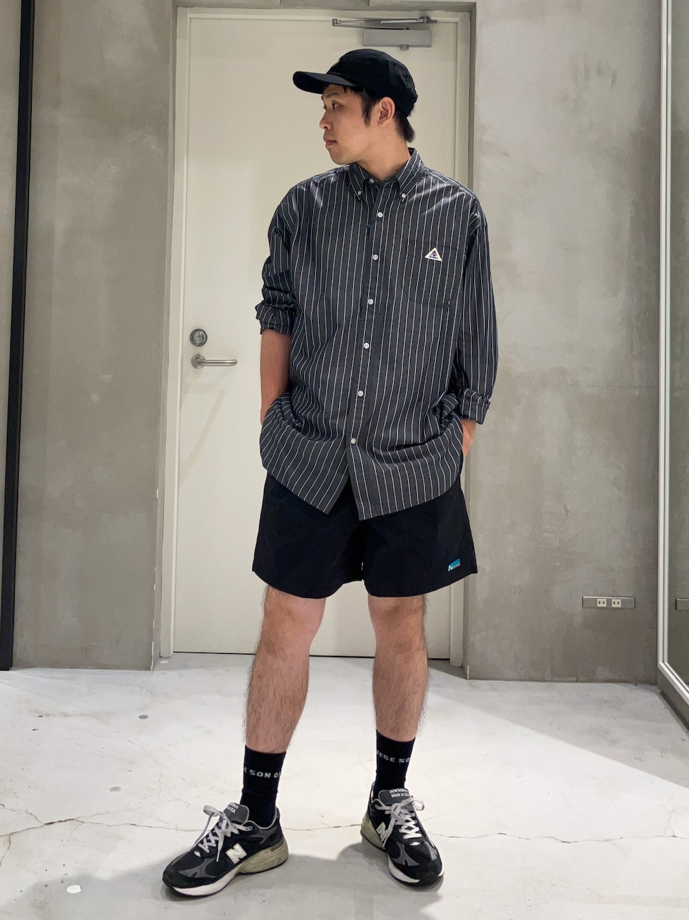 「お出かけコーデ、柄シャツ、ナイロンパンツ、キャップ、アウトドアスタイル、古着MIX、ZOZOセール2023夏、夏コーデ、ショートパンツ、ハーフパンツ、スニーカー、モノトーン、シャツスタイル、ストリート、ゆるコーデ」｜「U.S. POLO ASSN.の【U.S. POLO ASSN/ユーエスポロアッスン】ワンポイント刺繍ツイルキャップ（キャップ、ブルー系）」を使った、しょーへーさん（メンズ・175cm）の夏コーディネートの1枚目の写真