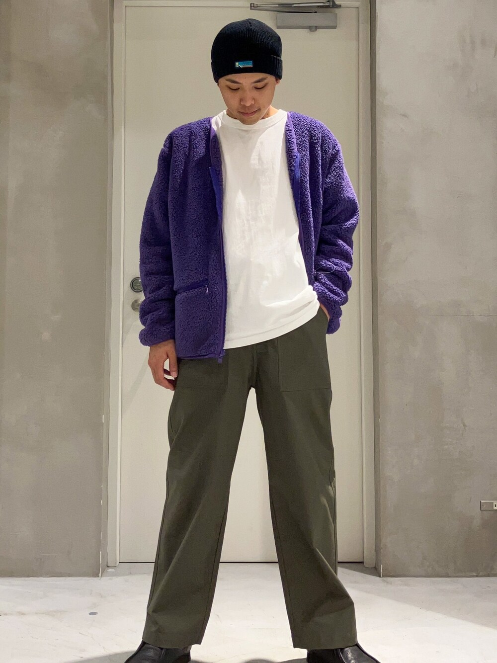 「お出かけコーデ、カーディガン、アウトドアスタイル、シンプルコーデ、ワイドパンツ、休日スタイル、ニット帽、ストリート、秋服コーデ、オトナカジュアル、ビックシルエット、オーバーサイズ、ベビー、ベイカーパンツ、ゆるコーデ」｜「Franklin Climbingの【Franklin Climbing】カスケードシェルパーフリースカーディガン（ノーカラージャケット、パープル系）」を使った、しょーへーさん（メンズ・175cm）の秋コーディネートの1枚目の写真