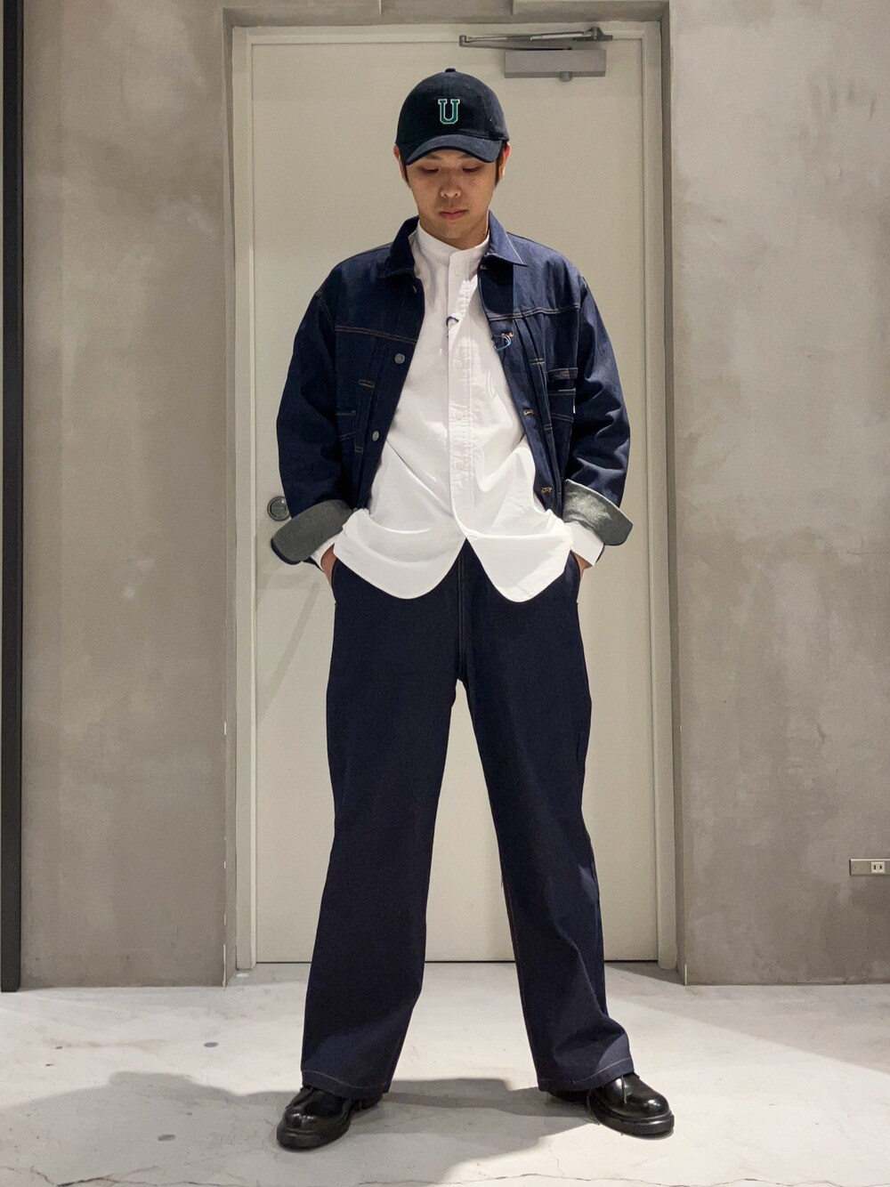 「デニム、秋服準備はじめました、セットアップ、韓国ファッション、休日スタイル、きれいめカジュアル、キャップ、ストリート、ビッグシルエット、リラックススタイル、秋冬コーデ、革靴、カジュアル、ラフ、ジャケットスタイル」｜「CIAOPANIC TYPYの□プレーントゥシューズ（ドレスシューズ、ブラック系）」を使った、しょーへーさん（メンズ・175cm）の秋コーディネートの1枚目の写真