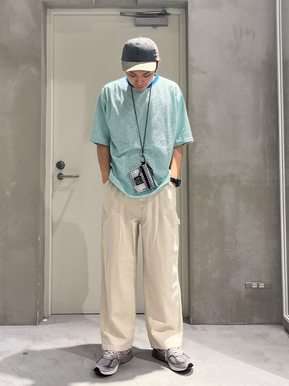 「キャップ、リネン、夏だ！Tシャツ着よう！、白パンツ、スニーカー、夏コーデ、休日スタイル、プチプラ、ビッグシルエット、このスタイルがお気に入り、ゆるコーデ、ストリート、きれいめカジュアル、リラックススタイル、ラフコーデ」｜「CIAOPANIC TYPYのレトロボーダービッグTee（Tシャツ/カットソー、ブルー系）」を使った、しょーへーさん（メンズ・175cm）の夏コーディネートの1枚目の写真