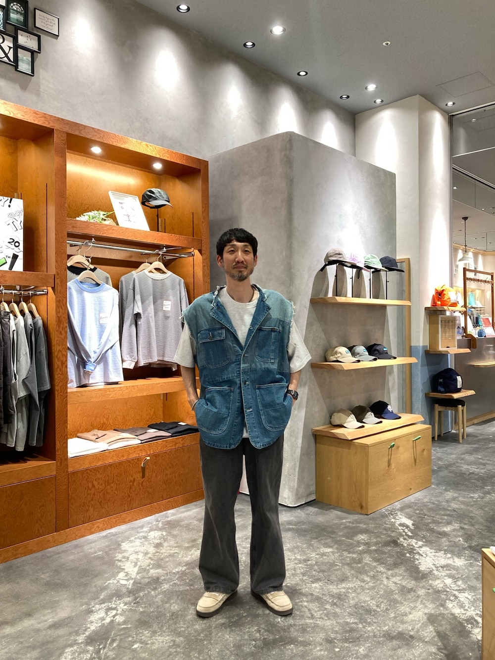 【etsintä】ビンテージリメイクデニムオーバーベスト　onesize etsinta（エシンタ）の「【etsinta/エシンタ】ビンテージ