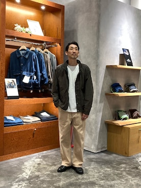 「アイテム（デニムパンツ、ベージュ系）」を使った、yonmaru2さん（メンズ・175cm）の秋コーディネート