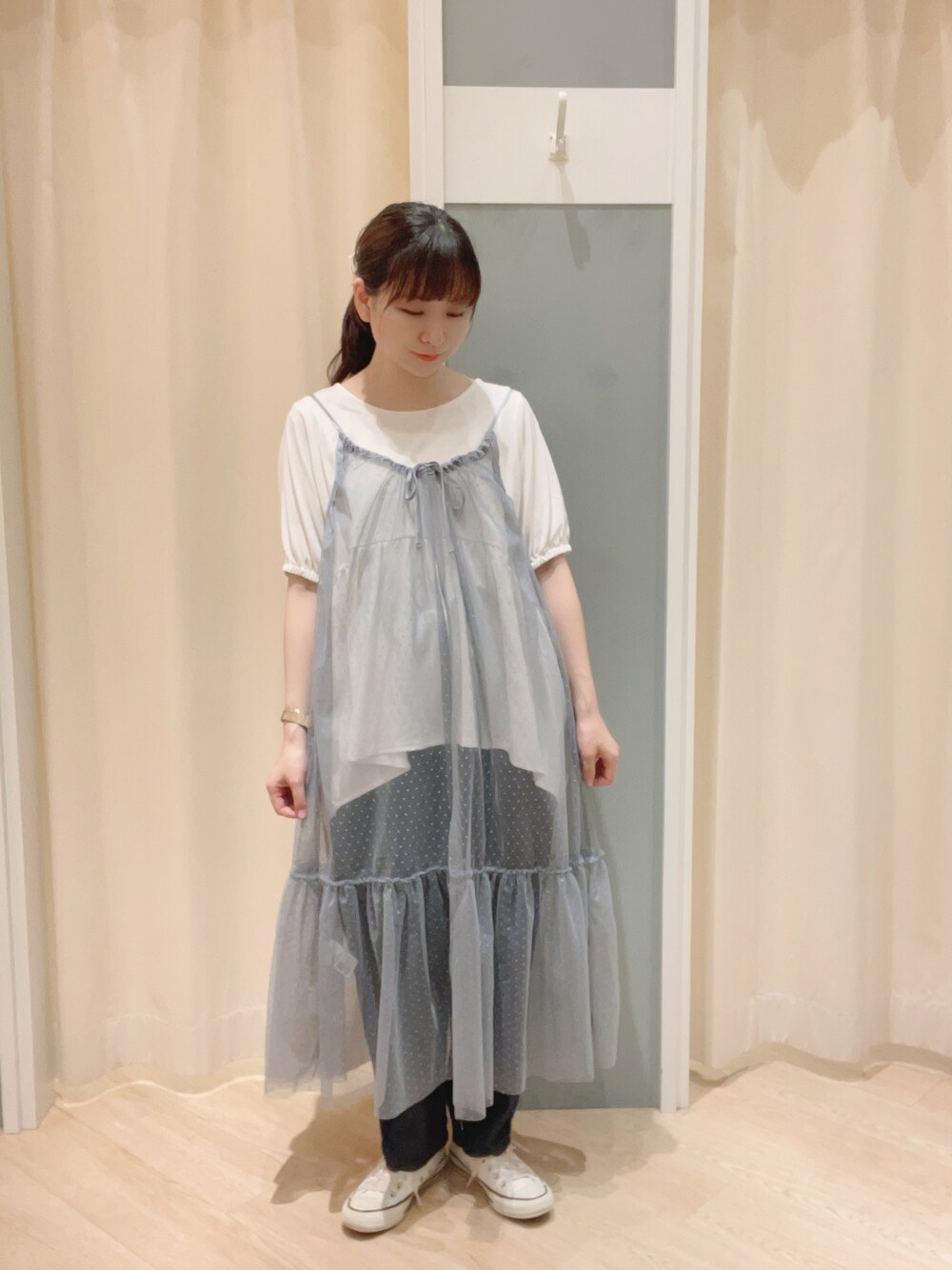 「Samansa Mos2、SM2、サマンサ モスモス(Samansa Mos2)、ナチュラル、カジュアルガーリー、チュールワンピ、キャミワンピ、パンツスタイル、夏コーデ、秋コーデ」｜「Samansa Mos2のドットチュール前後2WAYキャミワンピース（ワンピース、グレー系）」を使った、𝙼 𝙸 𝚈 𝚄さん（レディース・158cm）の夏コーディネートの1枚目の写真