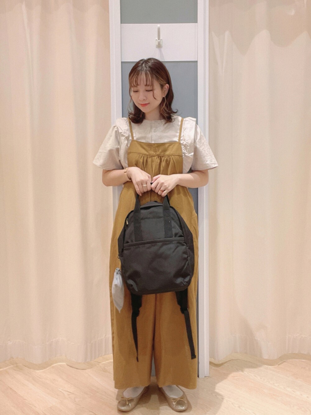 「Samansa Mos2、SM2、サマンサ モスモス(Samansa Mos2)、flower、秋コーデ、カジュアルガーリー、シンプル、サロペット、キャミサロペット」｜「flowerのスパークルバレエシューズ（バレエシューズ、ゴールド系）」を使った、𝙼 𝙸 𝚈 𝚄さん（レディース・158cm）の秋コーディネートの1枚目の写真