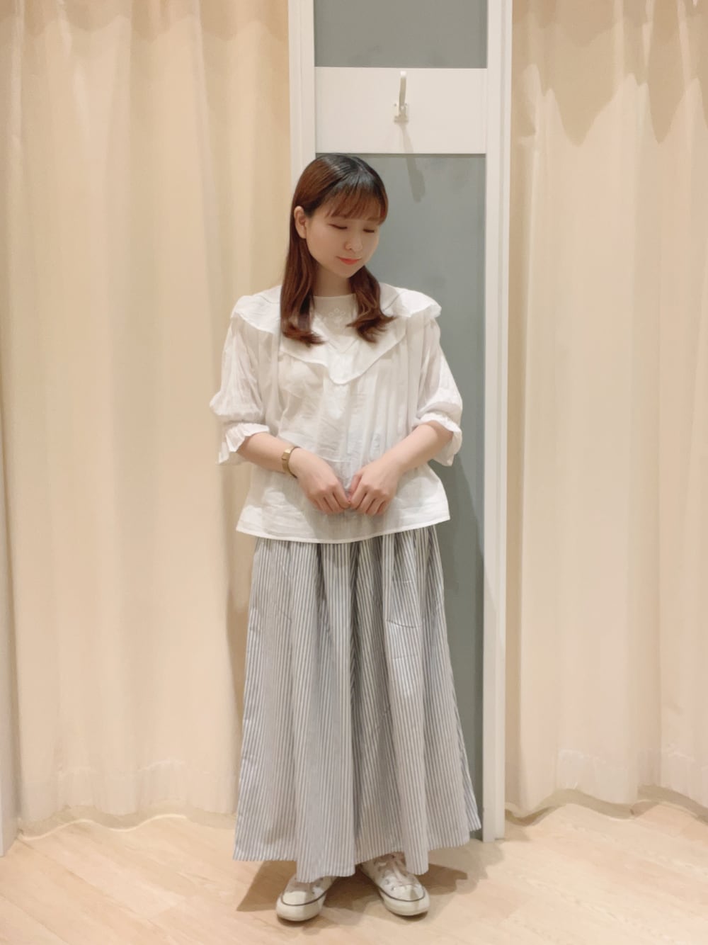 「SM2、Samansa Mos2、サマンサ モスモス(Samansa Mos2)、ナチュラル、ナチュラルガーリー、大人ガーリー、フリルブラウス、ブラウス、刺繍ブラウス、刺繍、ハカマパンツ、パンツスタイル、ストライプ」｜「Samansa Mos2のウエストフリルハカマパンツ（その他パンツ、ブルー系）」を使った、𝙼 𝙸 𝚈 𝚄さん（レディース・158cm）の夏コーディネートの1枚目の写真