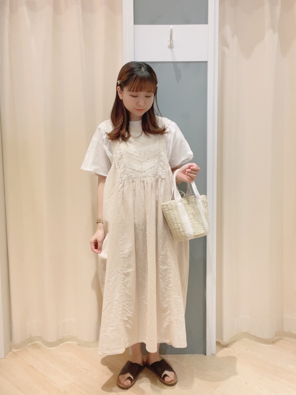 「Samansa Mos2、SM2、サマンサモスモス、夏コーデ、ナチュラルガーリー、大人ガーリー、レースワンピース、ノースリワンピ、ワンピース、レース、レースブラウス、ブラウス」｜「Samansa Mos2のサムリングクロスサンダル（サンダル、ブラウン系）」を使った、𝙼 𝙸 𝚈 𝚄さん（レディース・158cm）の夏コーディネートの1枚目の写真