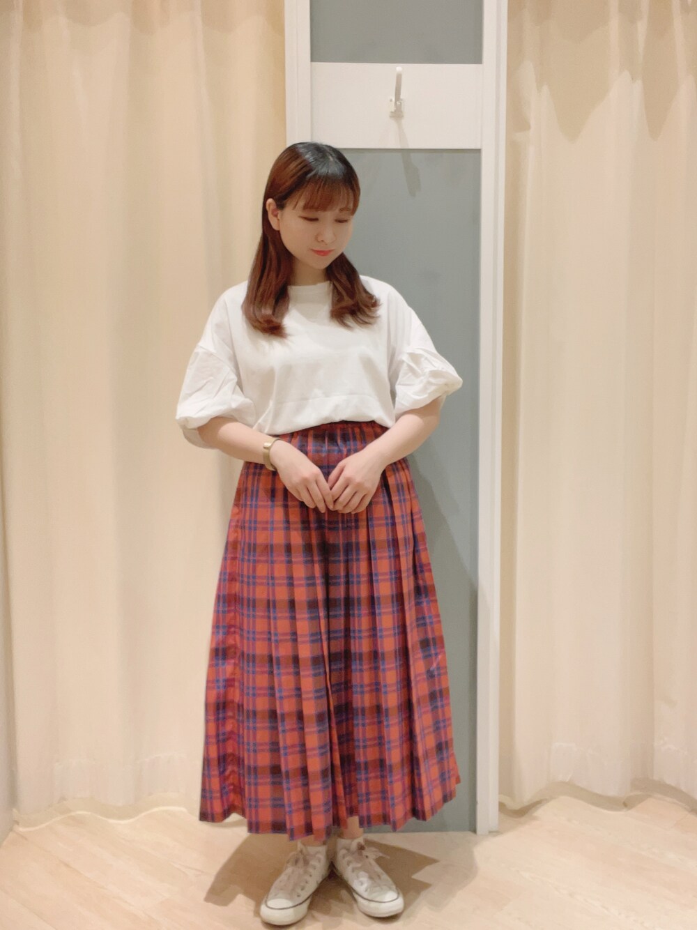 「Samansa Mos2、SM2、サマンサ モスモス(Samansa Mos2)、スカート、チェックスカート、プリーツスカート、チェック、夏コーデ」｜「CONVERSEのconverse コンバース AS CORK-PT OX オールスター コルクPT OX 31306290 ABC-MART限定 *NATURAL（スニーカー、ホワイト系）」を使った、𝙼 𝙸 𝚈 𝚄さん（レディース・158cm）の夏コーディネートの1枚目の写真