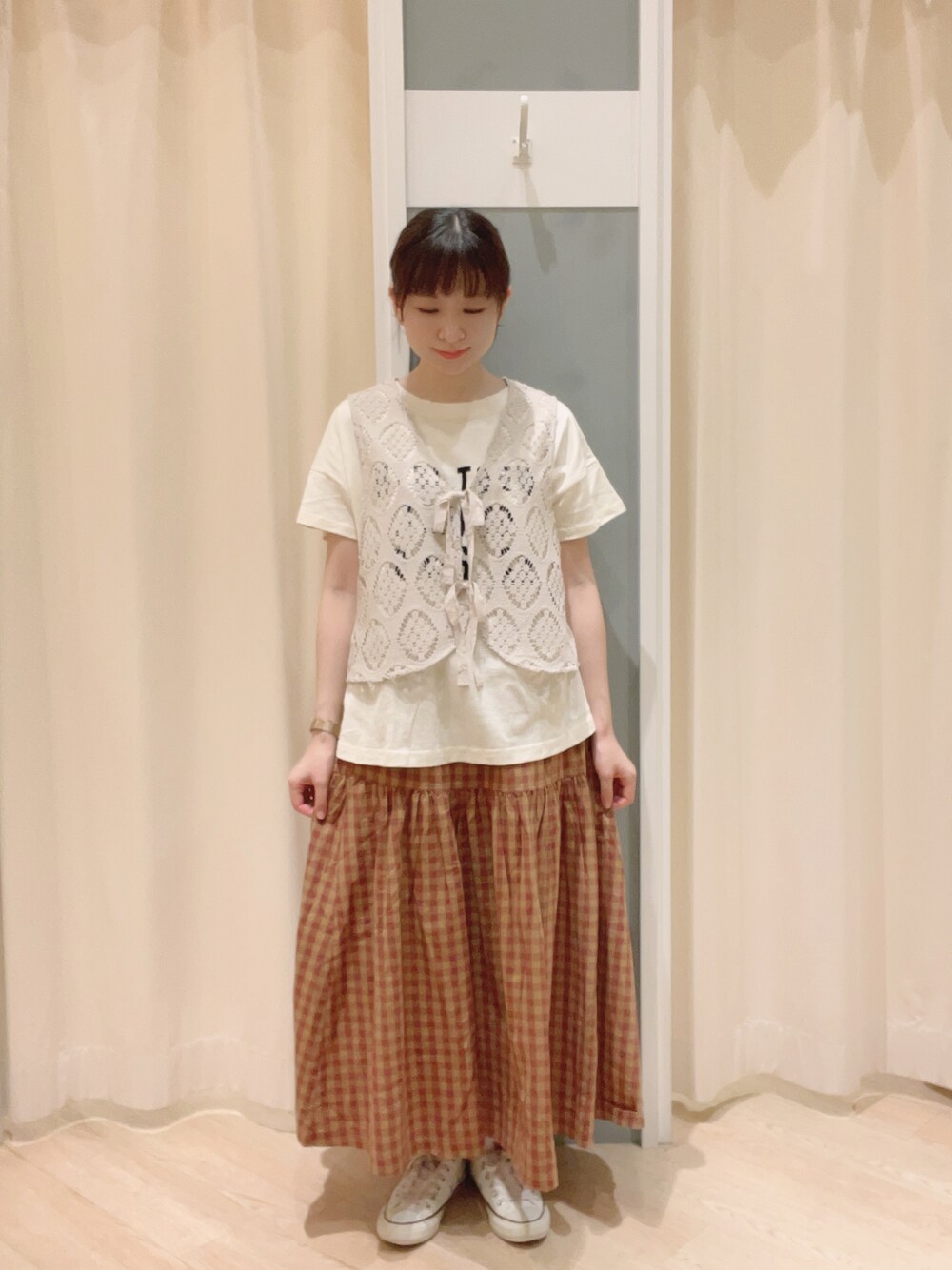 「Samansa Mos2、サマンサ モスモス(Samansa Mos2)、SM2、ナチュラル、ナチュラルガーリー、レトロ、レトロガーリー、Tシャツ、ロゴT、ティアードスカート、スカート、夏コーデ、秋コーデ」｜「CONVERSEのconverse コンバース AS CORK-PT OX オールスター コルクPT OX 31306290 ABC-MART限定 *NATURAL（スニーカー、ホワイト系）」を使った、𝙼 𝙸 𝚈 𝚄さん（レディース・158cm）の夏コーディネートの1枚目の写真