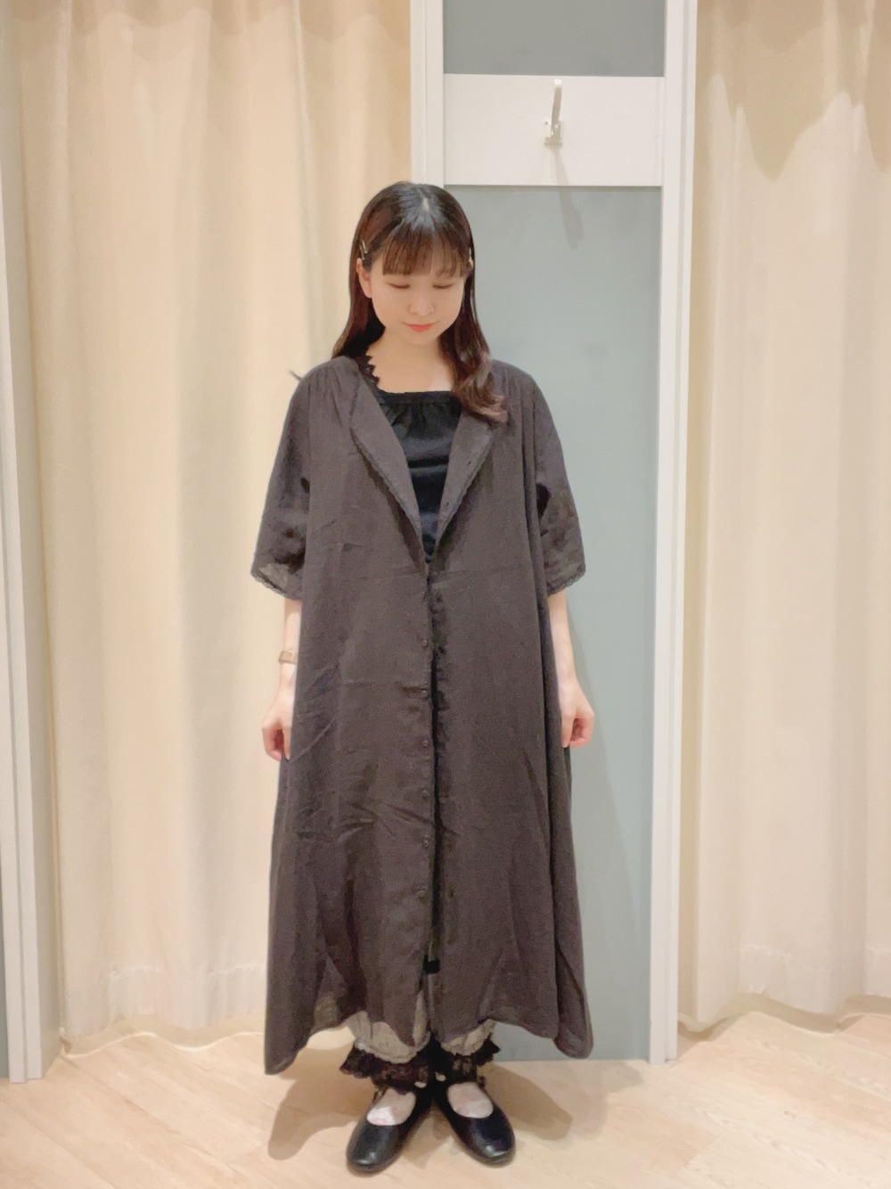 「Samansa Mos2、SM2、サマンサ モスモス(Samansa Mos2)、ワンピース、レース、レースワンピース、パンツスタイル、ナチュラル、ナチュラルガーリー、大人かわいい、ワンストラップシューズ、夏コーデ、秋コーデ」｜「Samansa Mos2のワンストラップシューズ（ドレスシューズ、ブラック系）」を使った、𝙼 𝙸 𝚈 𝚄さん（レディース・158cm）の夏コーディネートの1枚目の写真