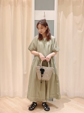 「スカラップ」｜「アイテム（ワンピース）」を使った、𝙼 𝙸 𝚈 𝚄さん（レディース・158cm）の夏コーディネート