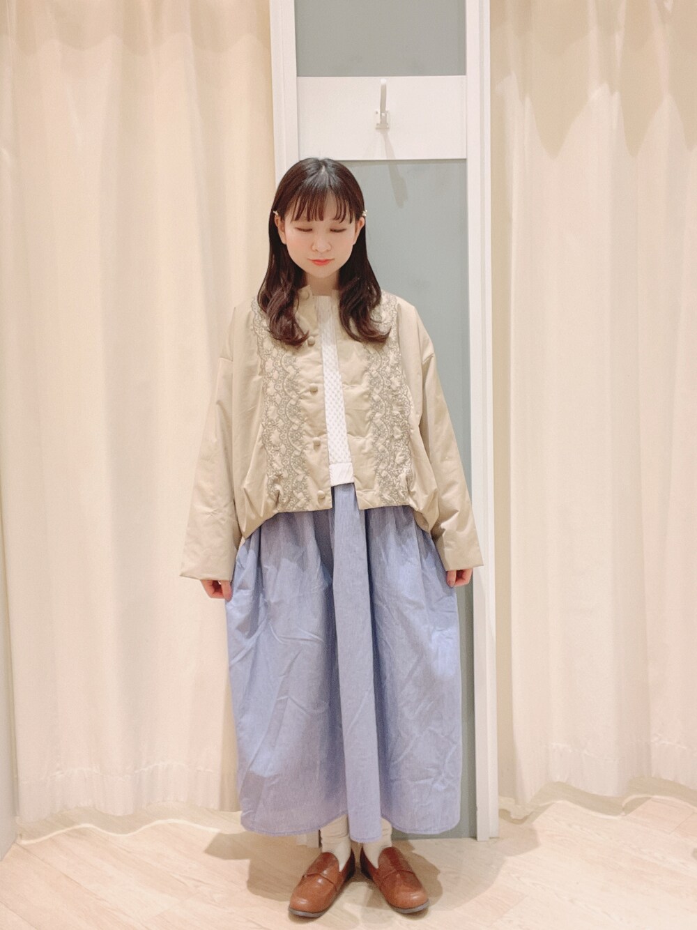 「SM2、Samansa Mos2、サマンサ モスモス(Samansa Mos2)、刺繍、ジャケット、ドッキングワンピ、ワンピース、春コーデ、ナチュラル、ナチュラルガーリー、大人かわいい」｜「Samansa Mos2のコインローファー（ローファー、イエロー系）」を使った、𝙼 𝙸 𝚈 𝚄さん（レディース・158cm）の冬コーディネートの1枚目の写真