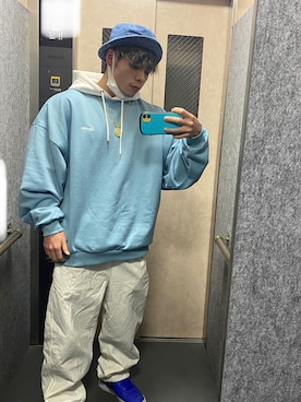 「VERSACE（ヴェルサーチ）のアイテム（アクセサリー）」を使った、かいさん（メンズ・170cm）の春コーディネート