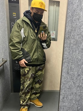 「VERSACE（ヴェルサーチ）のアイテム（アクセサリー）」を使った、かいさん（メンズ・170cm）の冬コーディネート