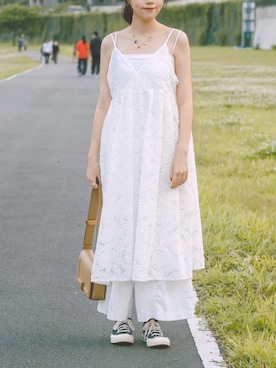 「CHARLES & KEITH（チャールズ & キース）のアイテム（アクセサリー）」を使った、Tiffy Leeさん（レディース・158cm）の春コーディネート