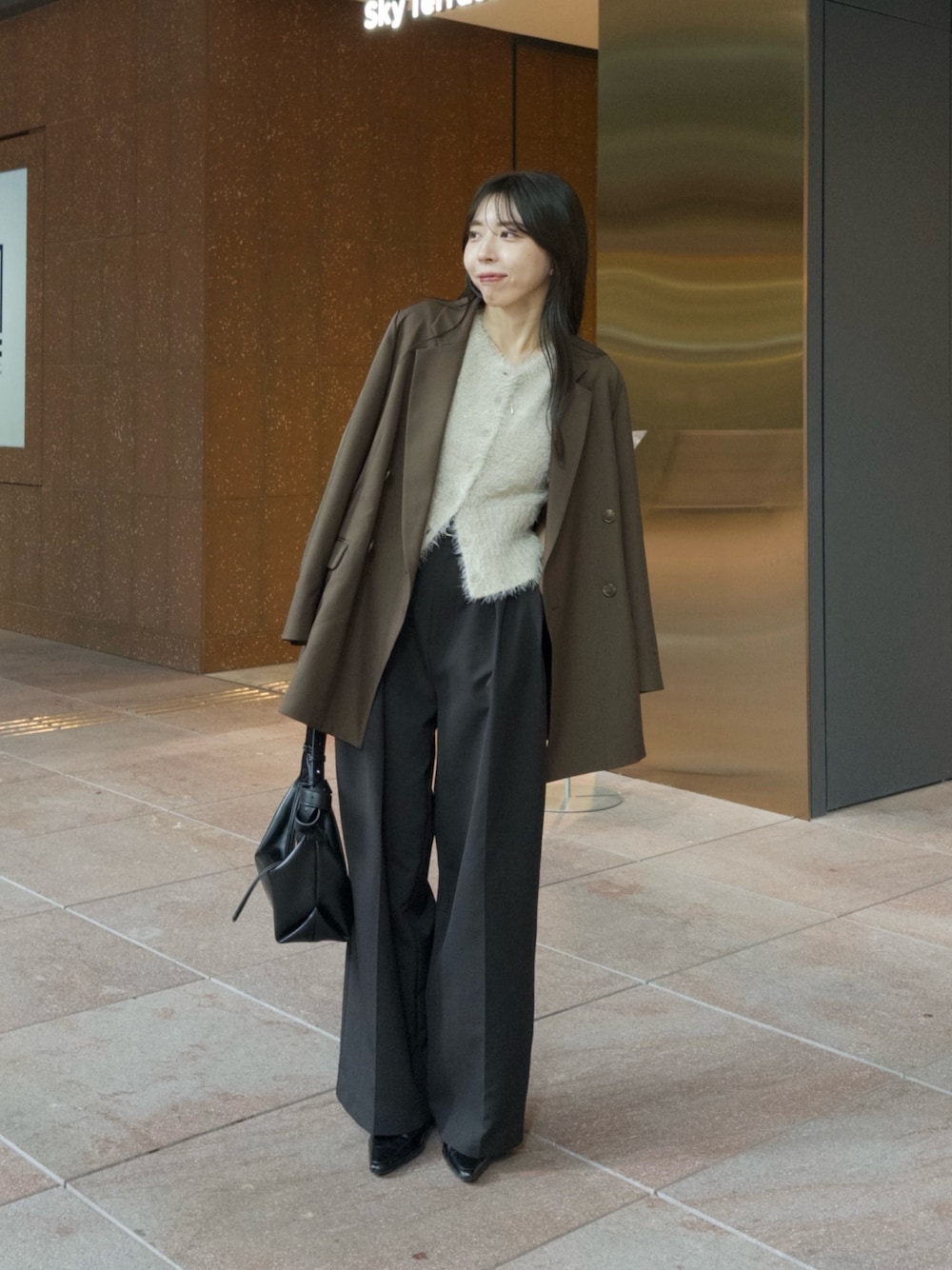 「秋服準備はじめました、ジャケット、ブラウン、ベスト、フェザーニット、ワイドパンツ、レイヤードスタイル、お出かけコーデ、秋コーデ、ニットベスト、きれいめカジュアル」｜「CAPRICIEUX LE'MAGEのWテーラージャケット（テーラードジャケット、ブラウン系）」を使った、mana_lemageさん（レディース・161cm）の秋コーディネートの1枚目の写真