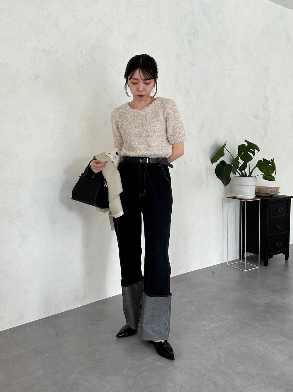 「大人カジュアル、休日スタイル、お出かけコーデ、春ニット、デニム、ロールアップ、春コーデ、パンツスタイル、オトナ女子、韓国ファッション」｜「CAPRICIEUX LE'MAGEの【shio&yuzuコラボ企画】リボンヤーンハーフスリーブプルオーバー（ニット/セーター、ベージュ系）」を使った、mana_lemageさん（レディース・161cm）の春コーディネートの1枚目の写真