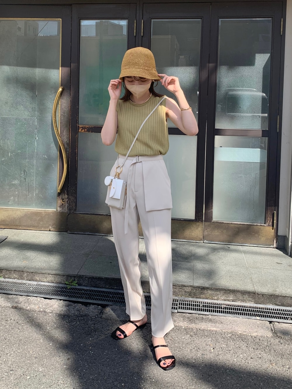 「タンクトップ、ノースリーブ、ピスタチオ、レイヤードスタイル、淡色コーデ、休日スタイル、カラー×コーデ、タックイン、オトナ女子、オトナカジュアル、帽子」｜「CAPRICIEUX LE'MAGEのタンクSETシアータンク（ニット/セーター、グリーン系）」を使った、mana_lemageさん（レディース・161cm）の春コーディネートの1枚目の写真