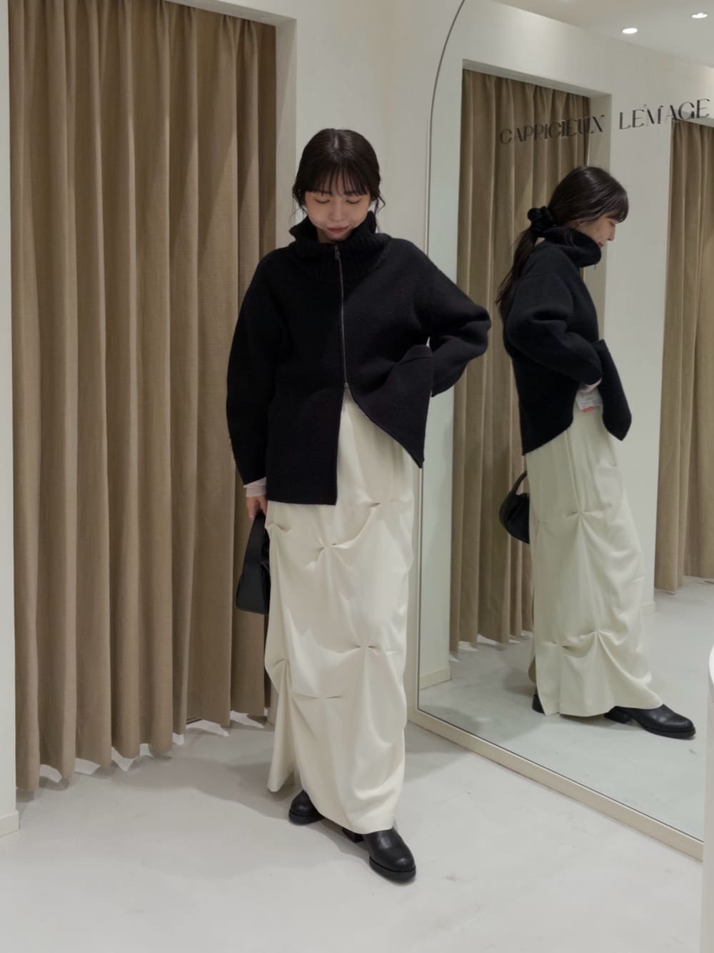「冬コーデ、マイベストコーデ2024、ニット、クリスマスに着たい服、休日スタイル、きれいめカジュアル、レイヤードスタイル、モノトーン、タイトスカート、ハーフジップ、オトナ女子、クリスマスコーデ」｜「CAPRICIEUX LE'MAGEの【サイズ展開あり】Wフェイスリブカラーハーフコート（その他アウター、ブラック系）」を使った、mana_lemageさん（レディース・161cm）の冬コーディネートの1枚目の写真