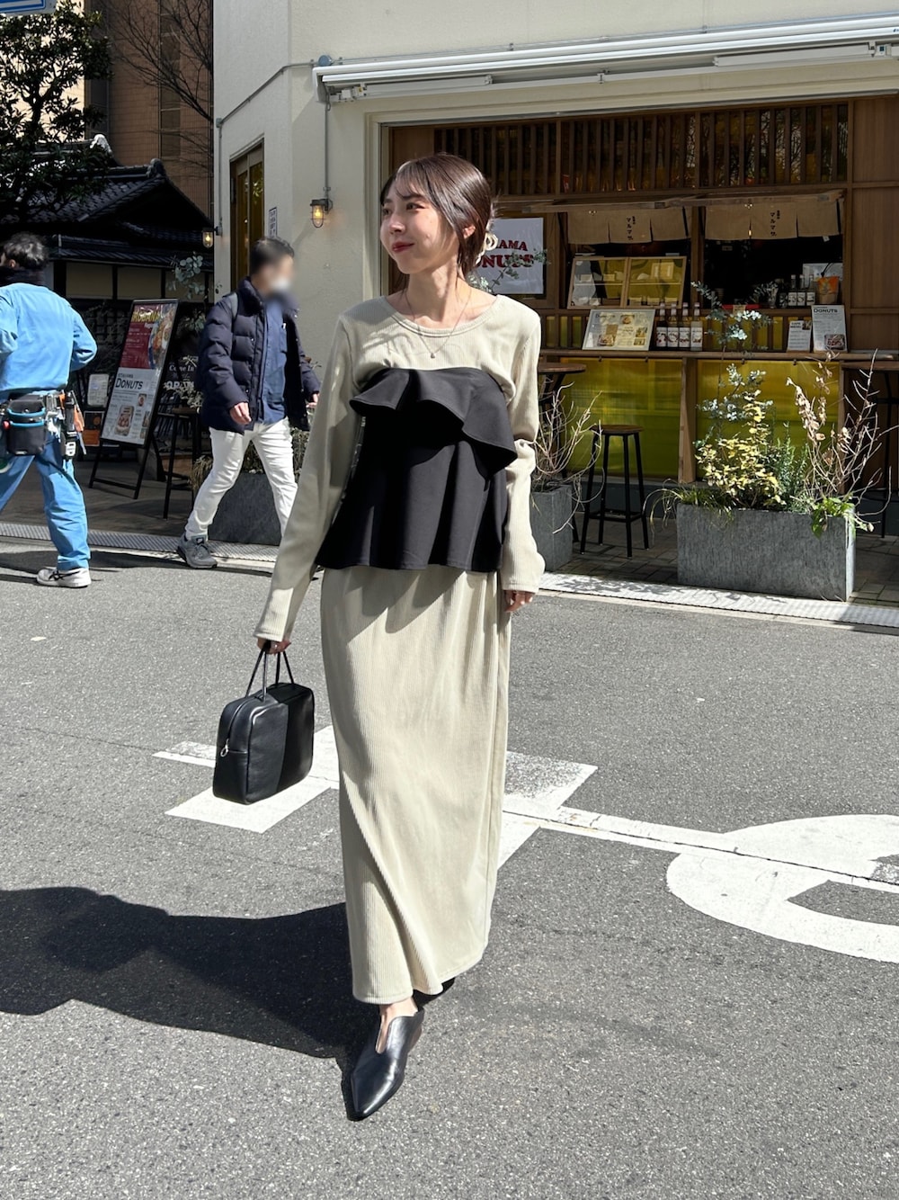 「デートコーデ、春コーデ、春服みてみて、レイヤードスタイル、お出かけコーデ、ビスチェ、ワンピース、春カラー、大人カジュアル、オトナ女子」｜「CAPRICIEUX LE'MAGEの【サイズ展開あり】【セットアイテム】ホルターSETワンピース（ワンピース、ベージュ系）」を使った、mana_lemageさん（レディース・161cm）の春コーディネートの1枚目の写真