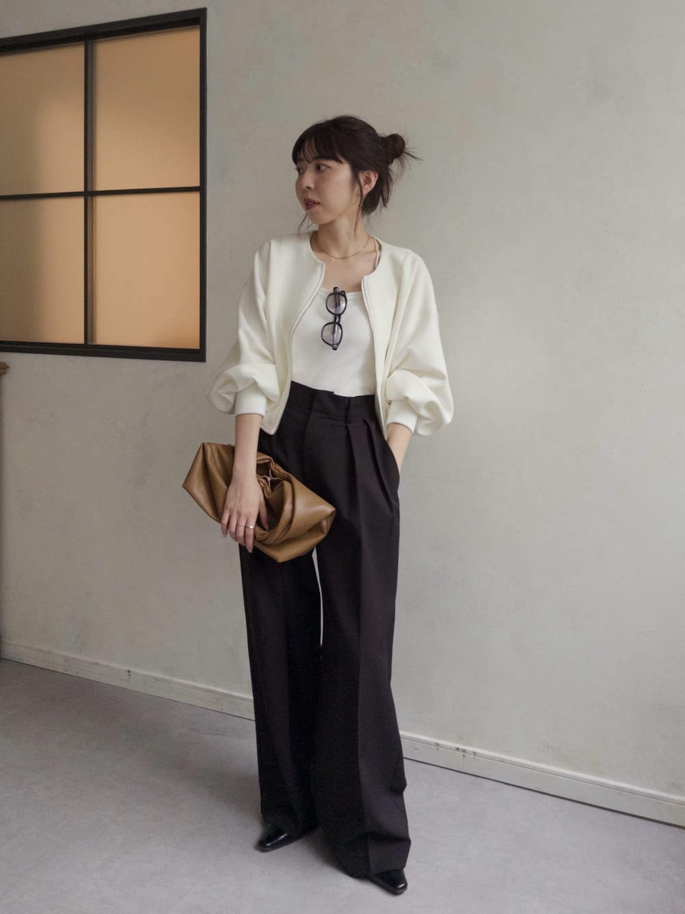「カーディガン、きれいめカジュアル、ワイドパンツ、モノトーン、大人カジュアル、オトナ女子、シンプルコーデ、休日スタイル」｜「CAPRICIEUX LE'MAGEのWフェイスZIPカーディガン（Tシャツ/カットソー、ホワイト系）」を使った、mana_lemageさん（レディース・161cm）の冬コーディネートの1枚目の写真