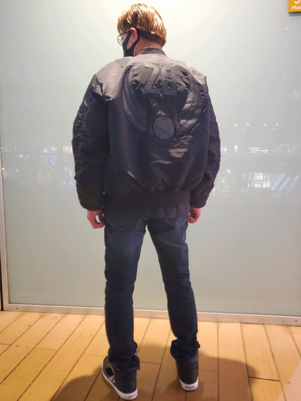 「AVIREX」｜「AVIREXのアイテム（MA-1、ブラック系）」を使った、avlrex1126さん（メンズ・180cm）の秋コーディネートの1枚目の写真