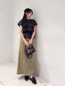 「SENSE OF PLACE by URBAN RESEARCH（センスオブプレイスバイアーバンリサーチ）のロールアップシャーリングブラウス（シャツ/ブラウス、グレー系）」を使った、薫子さん（レディース・157cm）の夏コーディネート