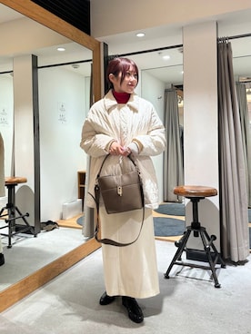 「冬の差し色コーデ」｜「アイテム（ダウンジャケット/コート）」を使った、薫子さん（レディース・157cm）の冬コーディネート