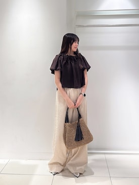 「SENSE OF PLACE by URBAN RESEARCH（センスオブプレイスバイアーバンリサーチ）の『WEB限定』タックオフショルブラウス（シャツ/ブラウス、ブラウン系）」を使った、薫子さん（レディース・157cm）の夏コーディネート