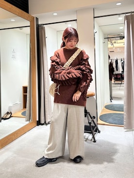 「アイテム（サロペット/オーバーオール、グレー系）」を使った、薫子さん（レディース・157cm）の秋コーディネート