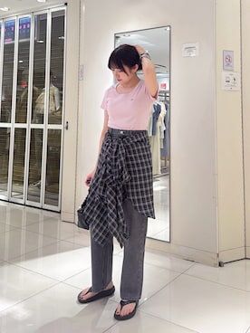 「SENSE OF PLACE by URBAN RESEARCH（センスオブプレイスバイアーバンリサーチ）の『一部WEB限定カラー』ラウンドネックリブTシャツ(半袖)（Tシャツ/カットソー、ピンク系）」を使った、薫子さん（レディース・157cm）の夏コーディネート