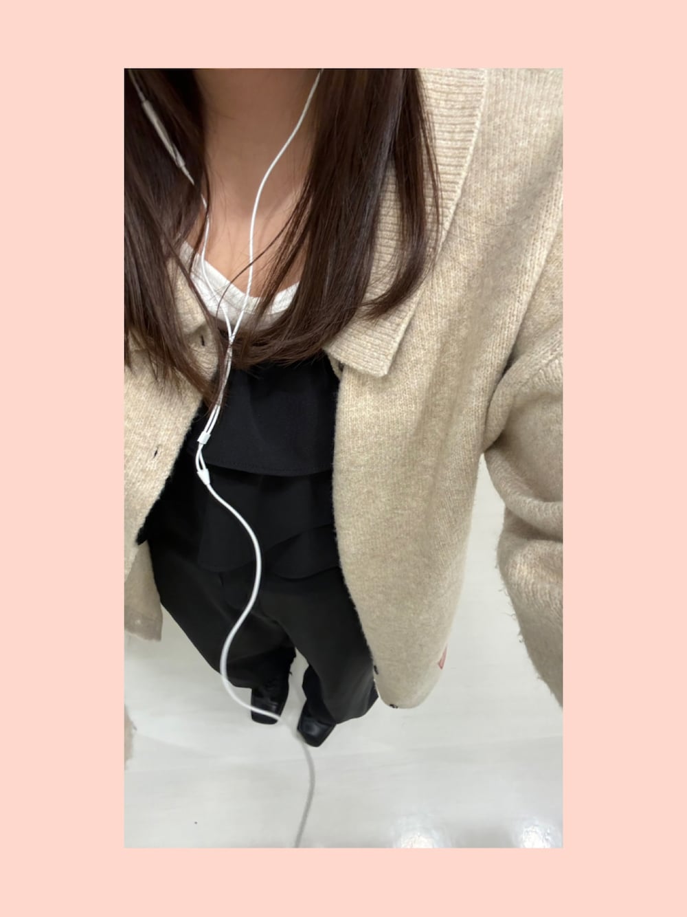 「midealのloose knit shirt / ルーズニットシャツ（ニット/セーター、ベージュ系）」を使った、sanaさん（レディース・153cm）の冬コーディネートの1枚目の写真