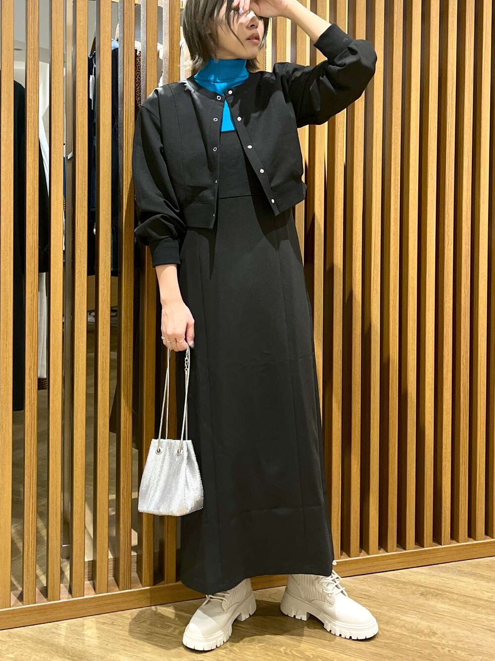 ◇カーディガン×ジャンパースカートセットを使った人気ファッション  