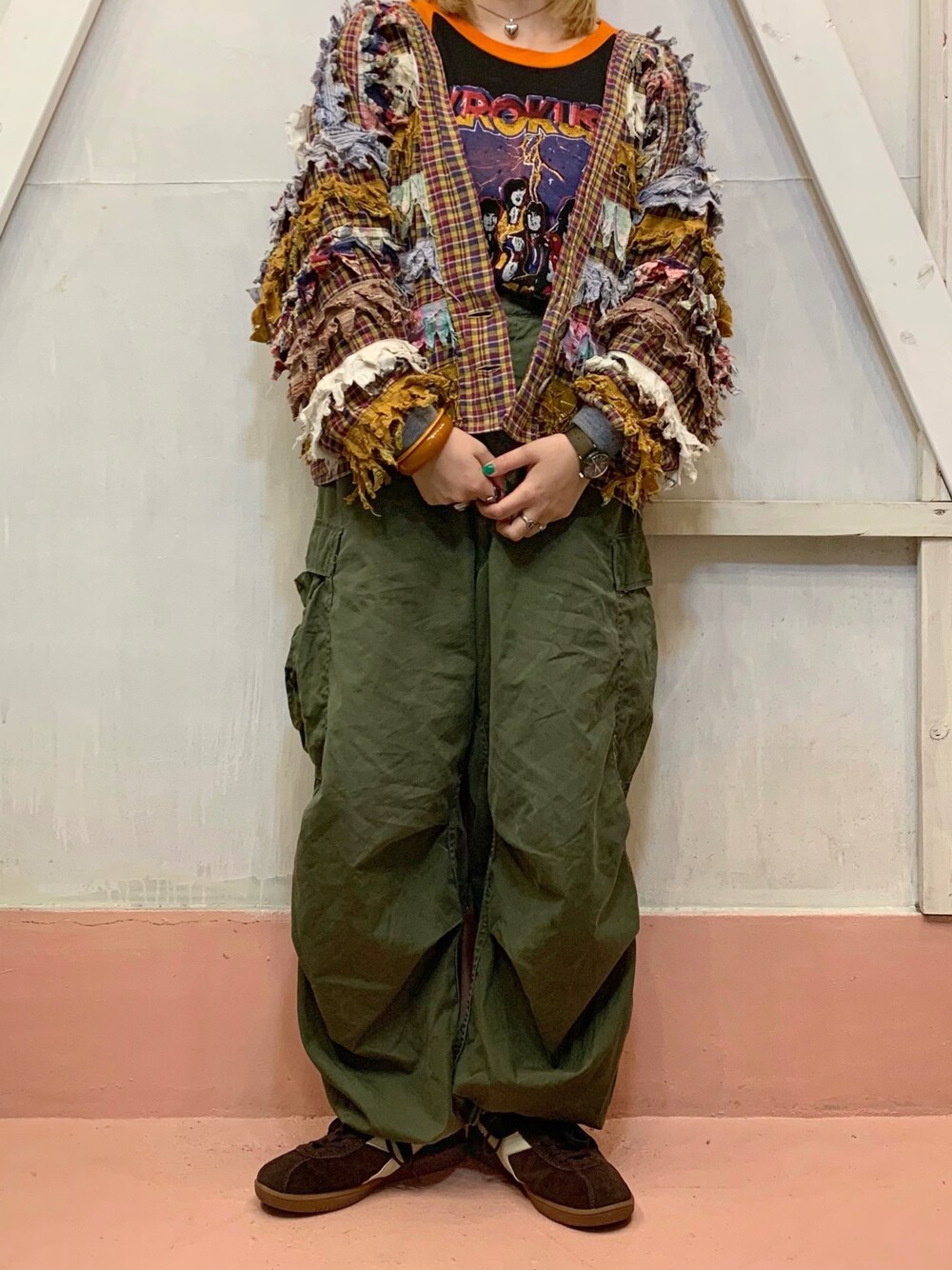 「今日のコーデ、今日の服、ottd、古着、古着コーデ、古着女子、paula sweet、M51、オーバーパンツ、軍パン、軍モノ、ミリタリー、カーディガン、スニーカー、パキ綿」｜「DIADORAのアイテム（スニーカー、ブラウン系）」を使った、ひなのさん（レディース・157cm）の秋コーディネートの1枚目の写真