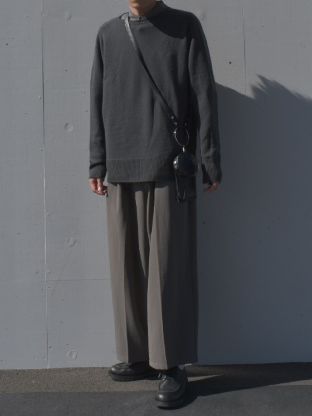 「WYM LIDNMの【WYM LIDNM】TENCEL STRIPE WIDE SHIRT（シャツ/ブラウス、ブルー系）」を使った、kazuさん（メンズ・178cm）の秋コーディネートの1枚目の写真