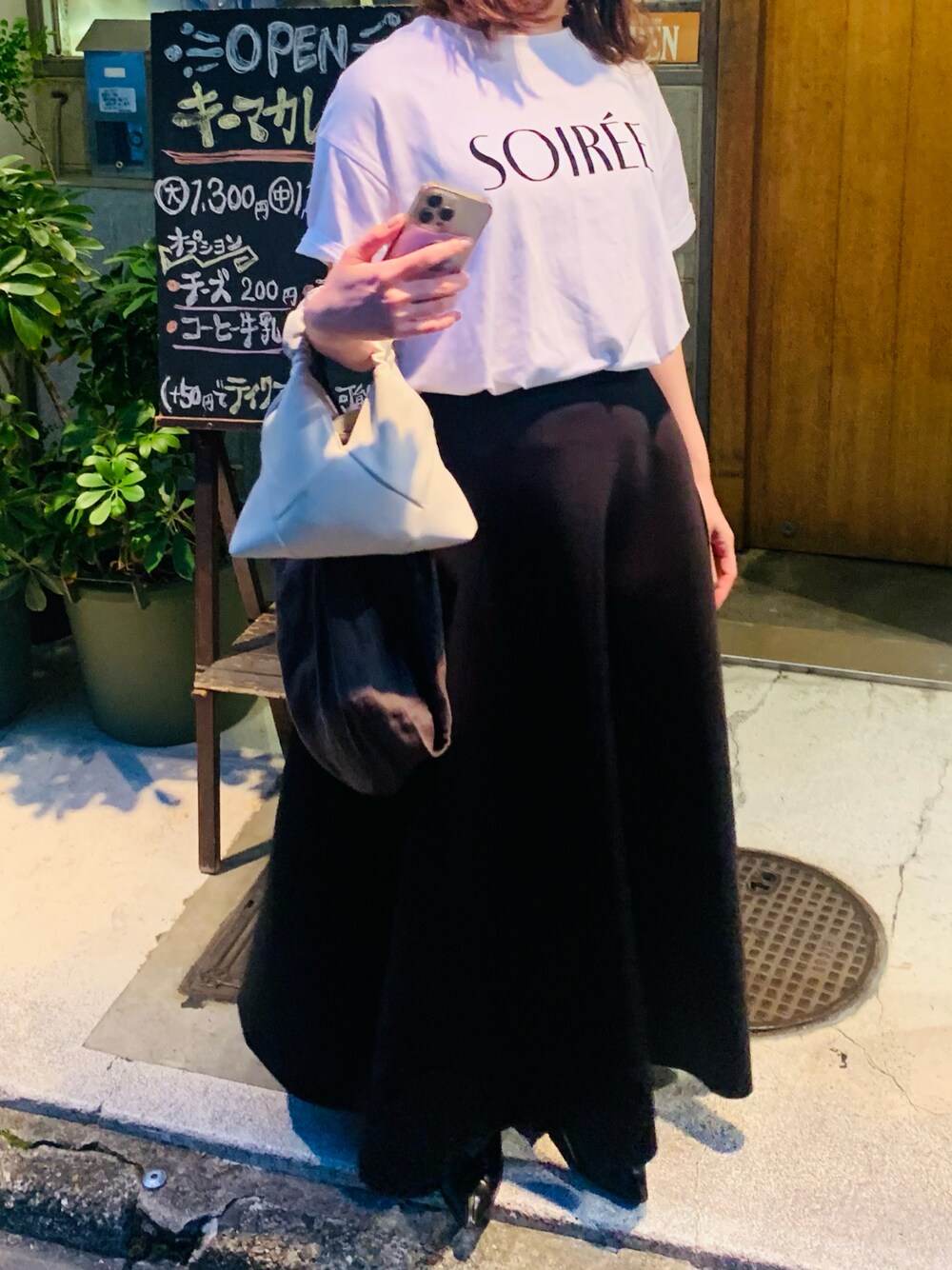 「DISCOATの【ZOZO限定】フロッキープリントTシャツ（Tシャツ/カットソー、ホワイト系）」を使った、15さん（レディース・160cm）の秋コーディネートの1枚目の写真