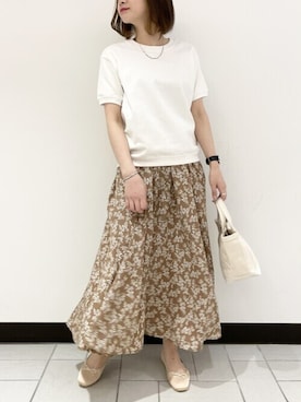 「URBAN RESEARCH DOORS（アーバンリサーチドアーズ）の小花柄ギャザーフレアスカート（スカート）」を使った、yamaさん（レディース・155cm）の夏コーディネート