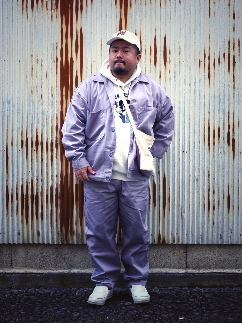 「セットアップ、カジュアルコーデ、プチプラ、グリーン、MAISON KITSUNE、Moonstar、デブでもオシャレ、低身長」｜「GUのアイテム（パンツ、パープル系）」を使った、まう ねんさん（メンズ・159cm）の春コーディネートの1枚目の写真