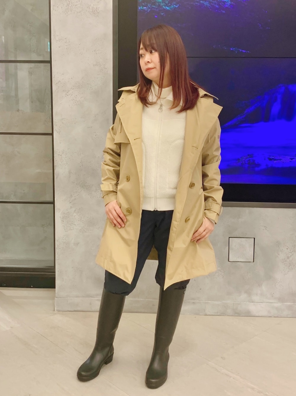 「AIGLE、ゴアテックス、GORE-TEX、トレンチコート、ラバーブーツ、レインブーツ、はるコーデ」｜「AIGLEのアイテム（パンツ、ブラック系）」を使った、shokoさん（レディース・150cm）の冬コーディネートの1枚目の写真