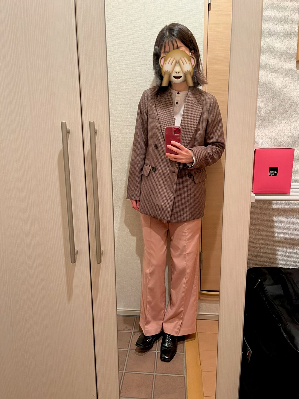 「お仕事コーデ、秋ルック紹介するよ、シャーロックホームズ、カラーパンツ」｜「UNIQLOのハイウエストワイドパンツ（パンツ、ピンク系）」を使った、mizzzyoさん（レディース・164cm）の秋コーディネートの1枚目の写真
