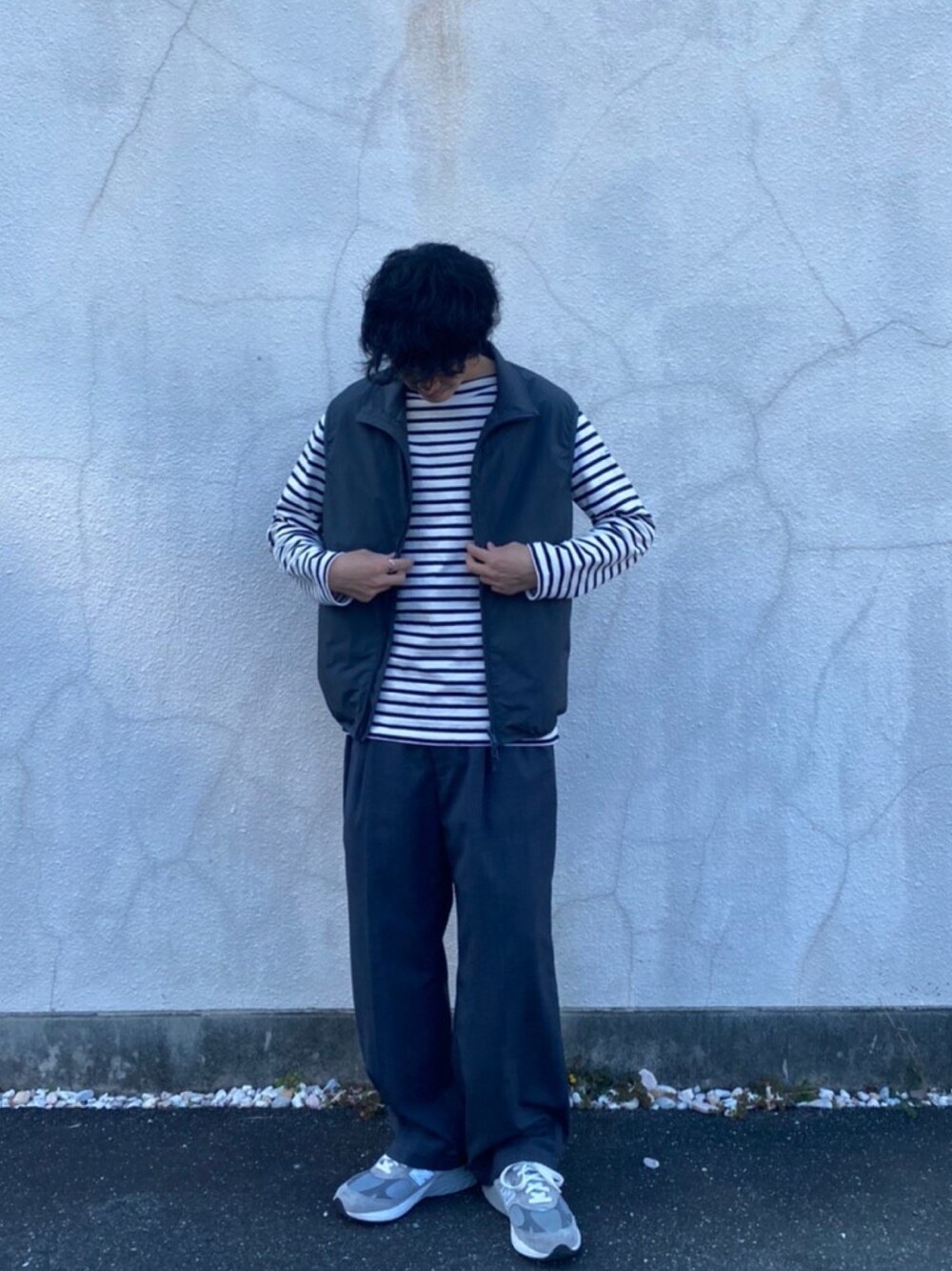 「DAIWAPIER39、orcival、newbalance993、GYMPHLEX」｜「GYMPHLEXのGymphlex | ウールトロピカル 2タックスラックス  SOLID MEN（スラックス、グレー系）」を使った、なかさん（メンズ・171cm）の秋コーディネートの1枚目の写真