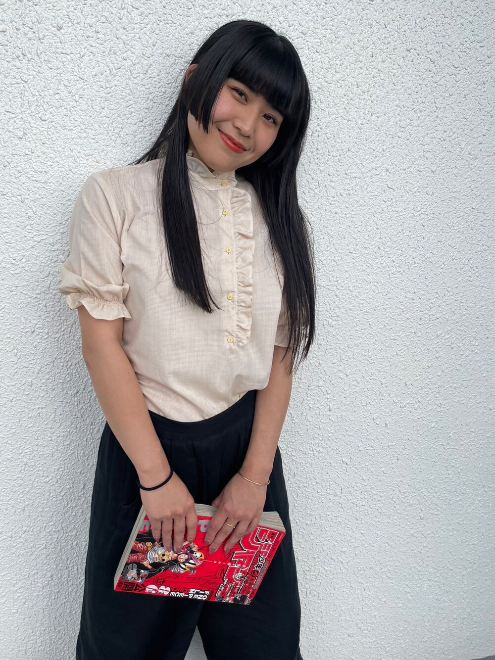 「美容院、姫カット、パッツン前髪、黒髪ロングぱっつん、古着、ヨーロッパ古着、vintage、peecan、スウェット、自由奔放、いつのジャンプやねん」｜「週刊少年ジャンプのアイテム（雑誌、レッド系）」を使った、mimichan さん（レディース・158cm）の秋コーディネートの1枚目の写真