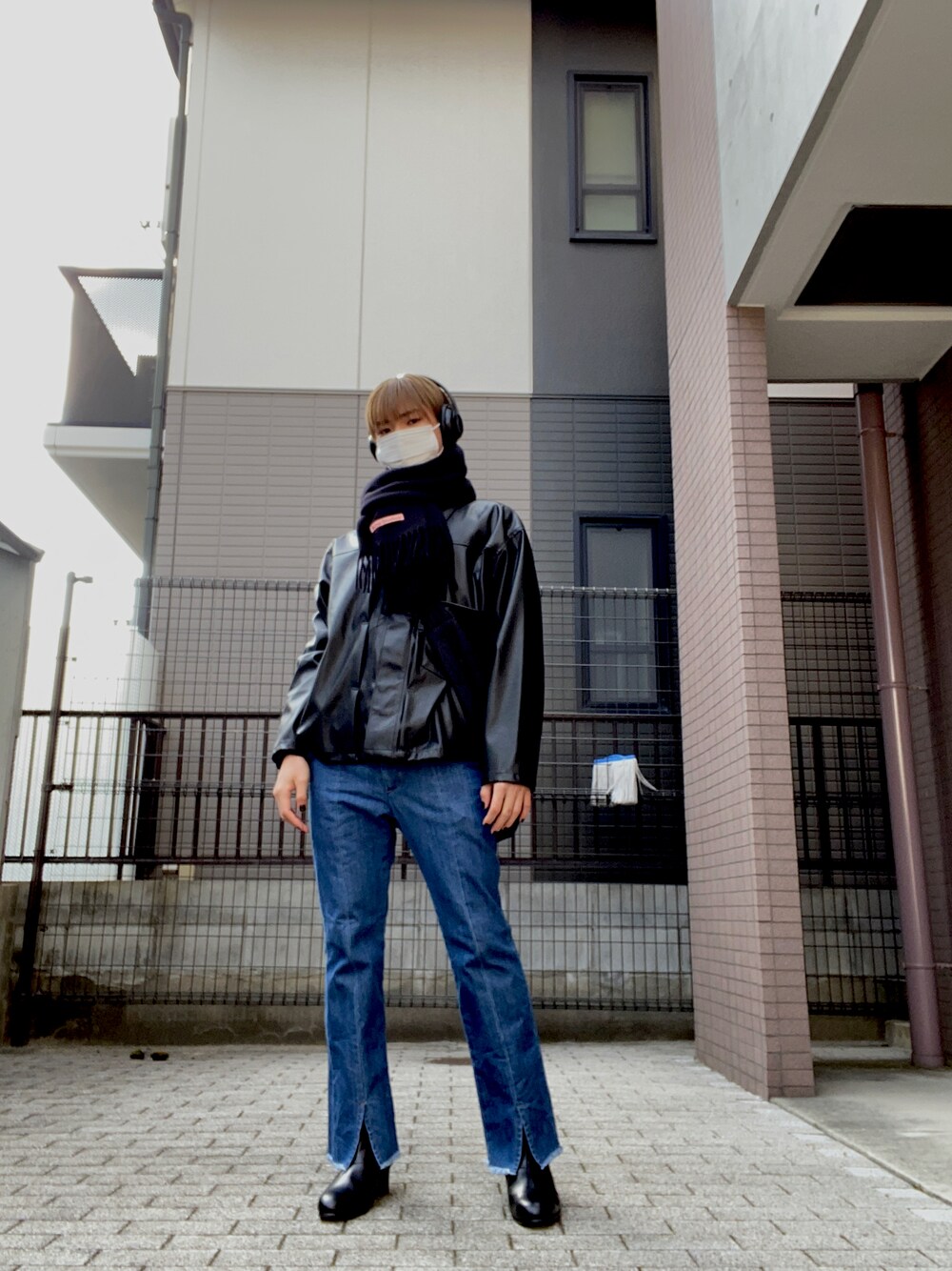 「ootd、ootdfashion、menfashion、mensfashion、レザージャケットコーデ、フレアパンツ、ヒールブーツ、Acne Studios、mensnails、instagramフォローお願いします、おしゃれさんと繋がりたい、洋服好きな人と繋がりたい」｜「HAREのヒールレザーブーツ(HARE)（ブーツ、ブラック系）」を使った、seiさん（メンズ・175cm）の冬コーディネートの1枚目の写真